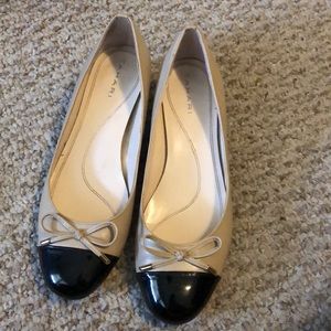Tahiti two tone cap toe short heels size 8M